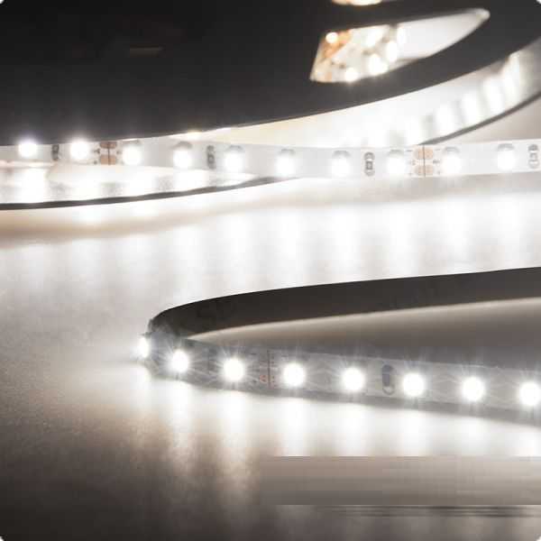 Neutralweißer 5m LED Streifen 24V 9.6W/m