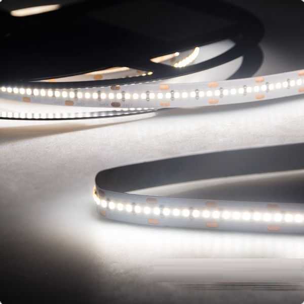 Nahaufnahme LED Streifen neutralweiß 10W/m