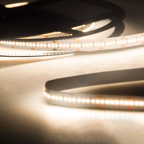 Leistungsstarker warmweißer LED Streifen 15W